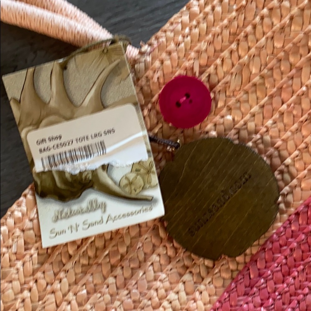 🎉HP🎉 Super cute pink beach bag - Picture 2 of 4